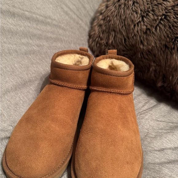 UGG Chestnut Ultra Mini - Picture 3 of 8